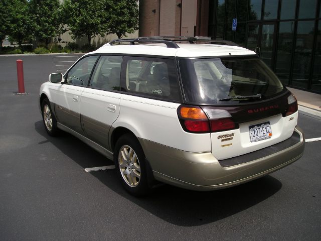 Subaru Outback 2000 photo 4