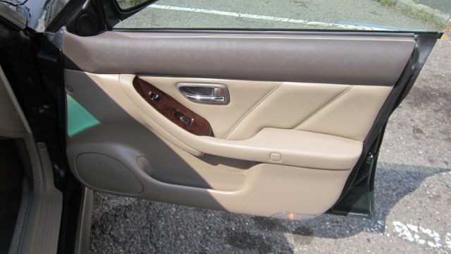 Subaru Outback 2000 photo 2