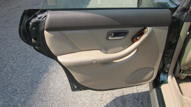 Subaru Outback 2000 photo 3