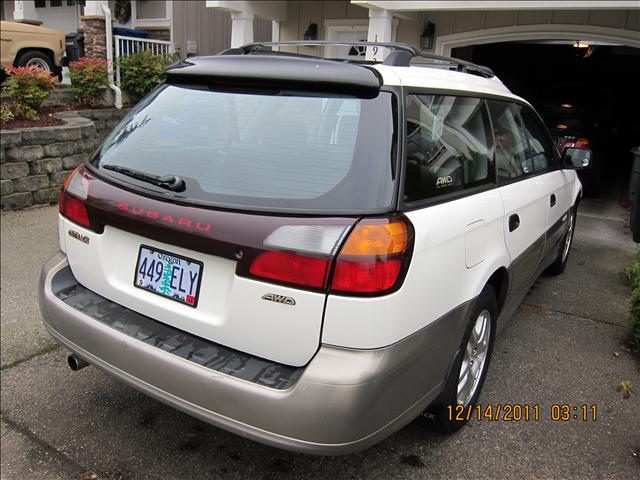 Subaru Outback 2000 photo 2