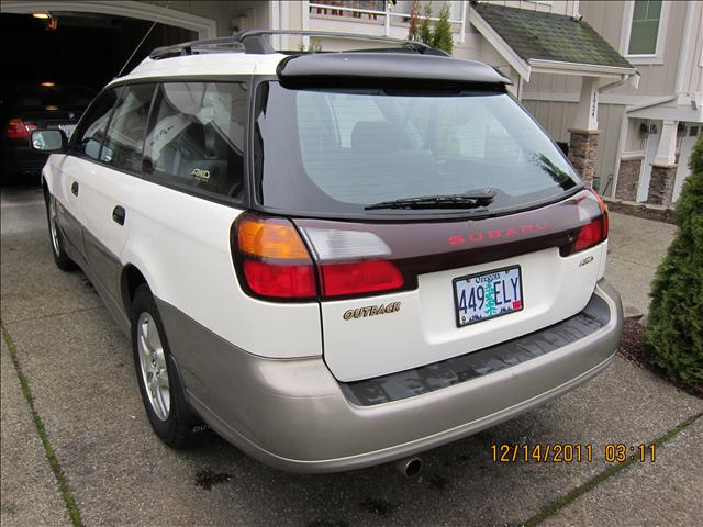 Subaru Outback 2000 photo 3