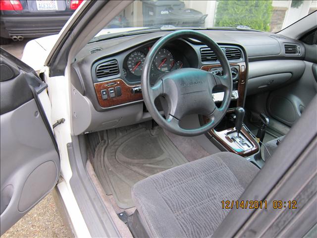 Subaru Outback 2000 photo 4