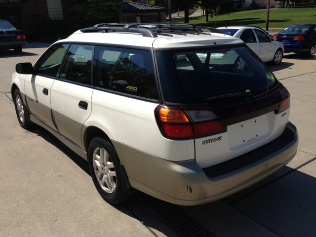 Subaru Outback 2000 photo 2