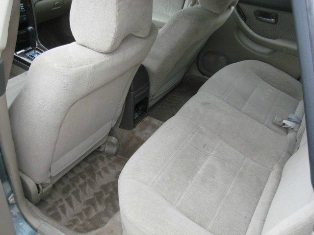 Subaru Outback 2000 photo 11