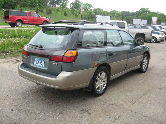 Subaru Outback 2000 photo 2