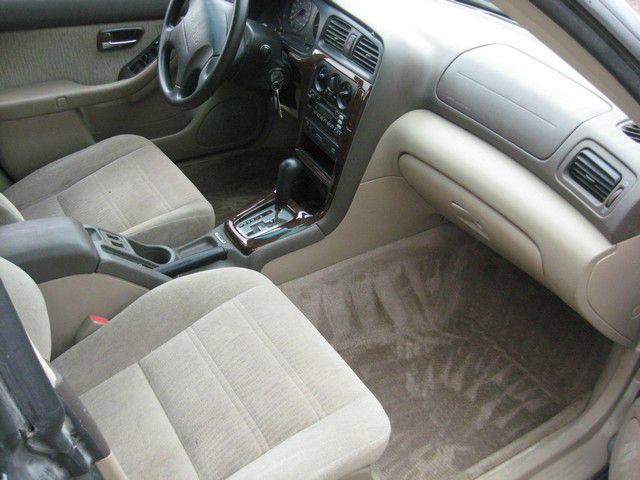 Subaru Outback 2000 photo 7