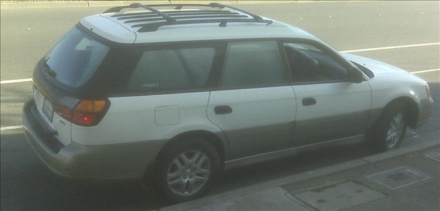 Subaru Outback 2000 photo 2