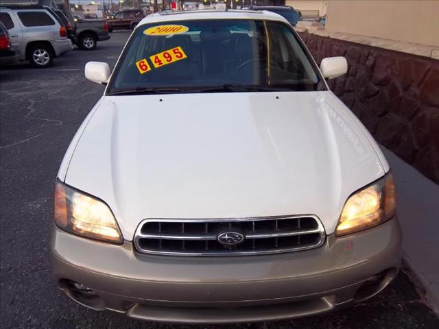 Subaru Outback 2000 photo 2