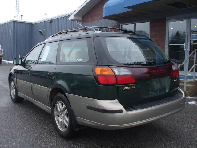 Subaru Outback 2000 photo 4