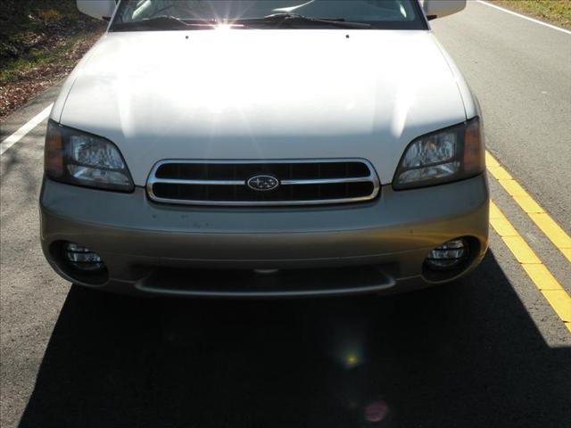 Subaru Outback 2000 photo 1