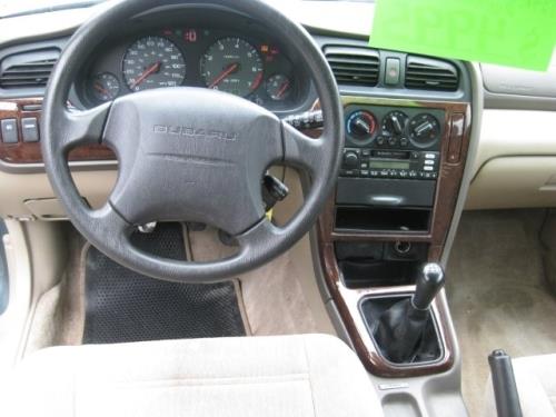 Subaru Outback 2000 photo 3