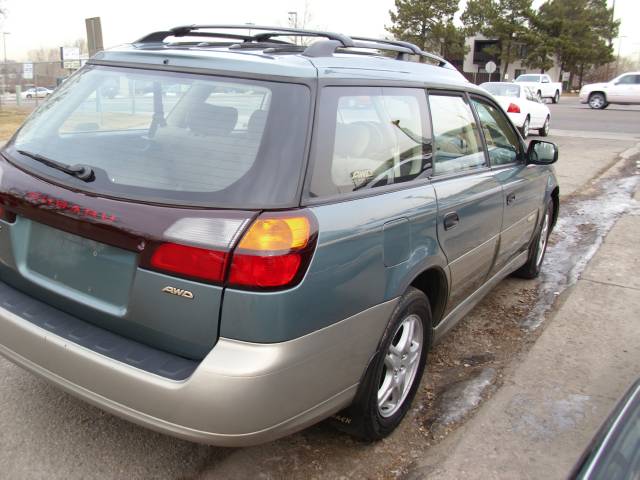 Subaru Outback 2000 photo 2