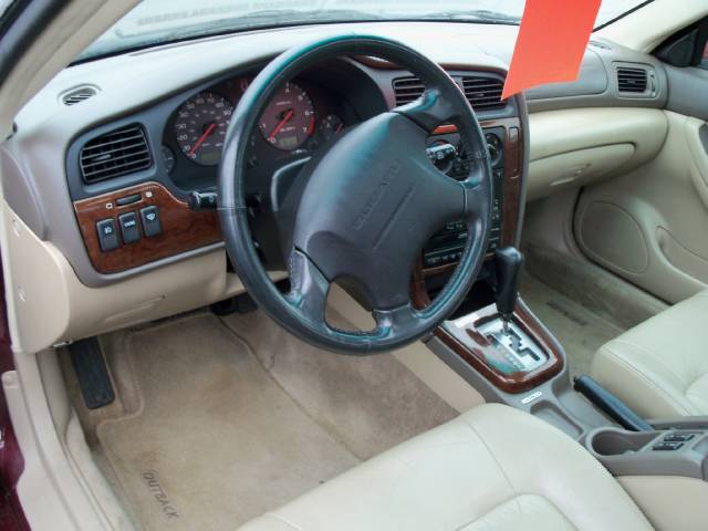 Subaru Outback 2000 photo 2