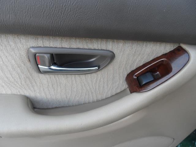 Subaru Outback 2000 photo 16