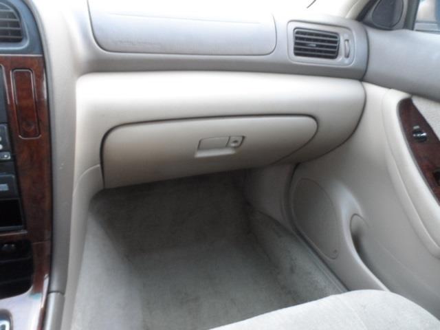 Subaru Outback 2000 photo 3