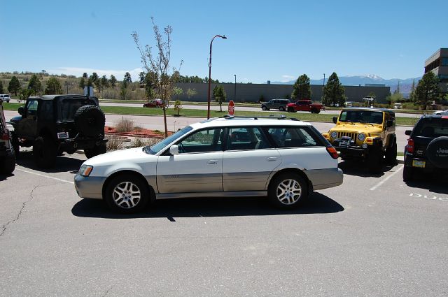 Subaru Outback 2000 photo 15