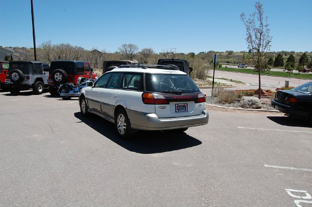 Subaru Outback 2000 photo 17