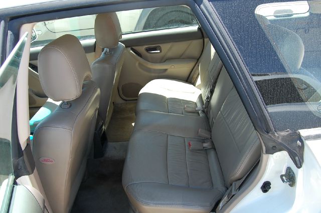 Subaru Outback 2000 photo 8