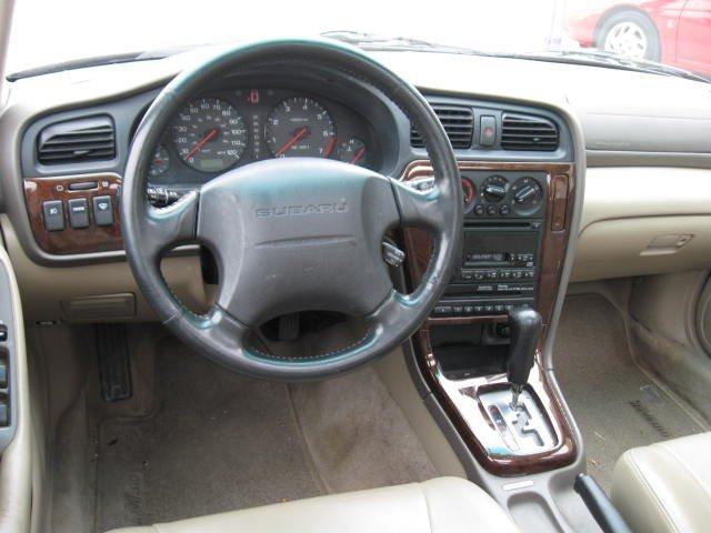 Subaru Outback 2000 photo 3