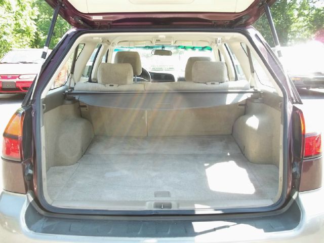 Subaru Outback 2000 photo 3