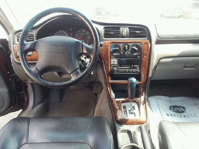 Subaru Outback 2000 photo 2