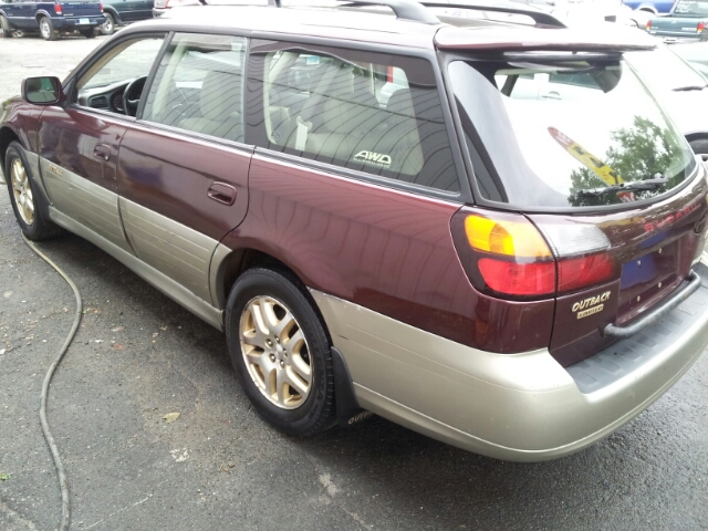 Subaru Outback 2000 photo 0