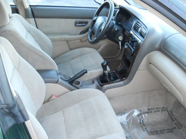 Subaru Outback 2000 photo 2