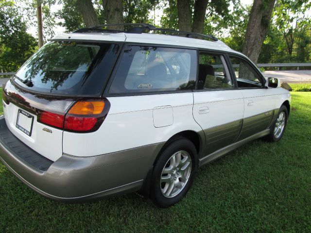 Subaru Outback 2000 photo 3