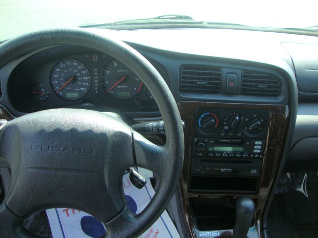 Subaru Outback 2000 photo 2