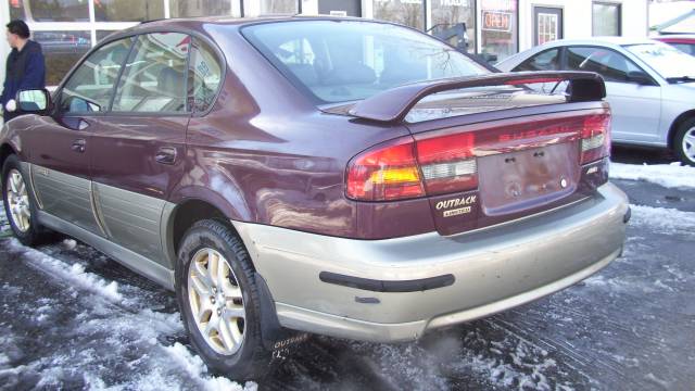 Subaru Outback 2000 photo 2