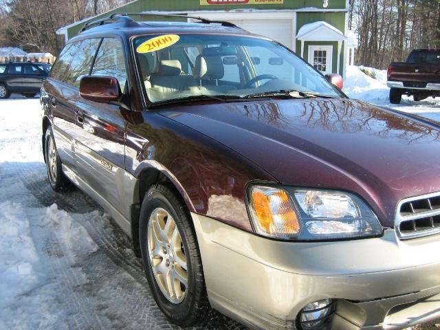 Subaru Outback 2000 photo 2