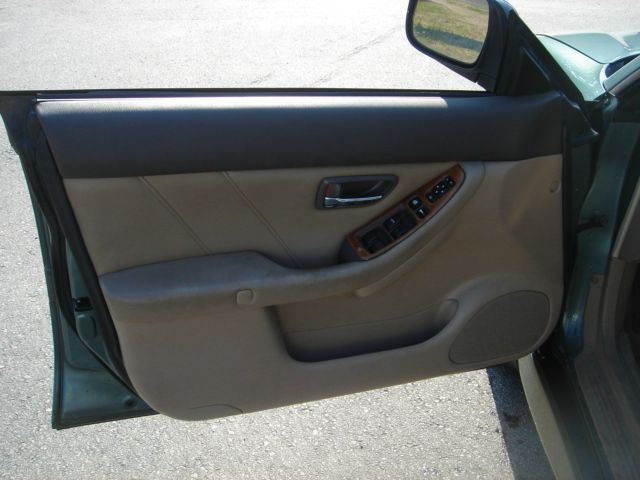 Subaru Outback 2000 photo 11