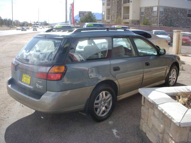 Subaru Outback 2000 photo 2