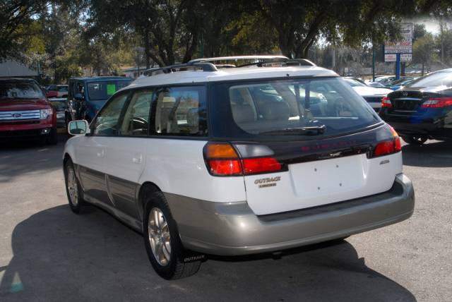 Subaru Outback 2000 photo 2