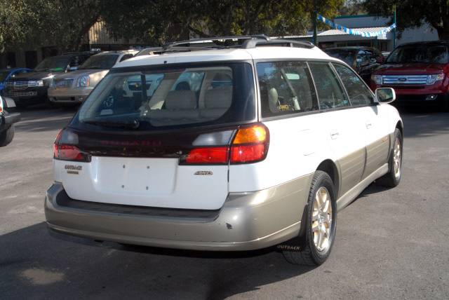 Subaru Outback 2000 photo 3