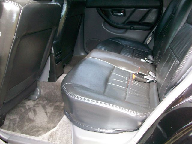 Subaru Outback 2000 photo 14