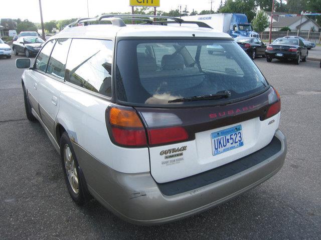 Subaru Outback 2000 photo 1