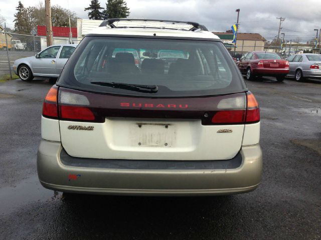 Subaru Outback 2000 photo 17