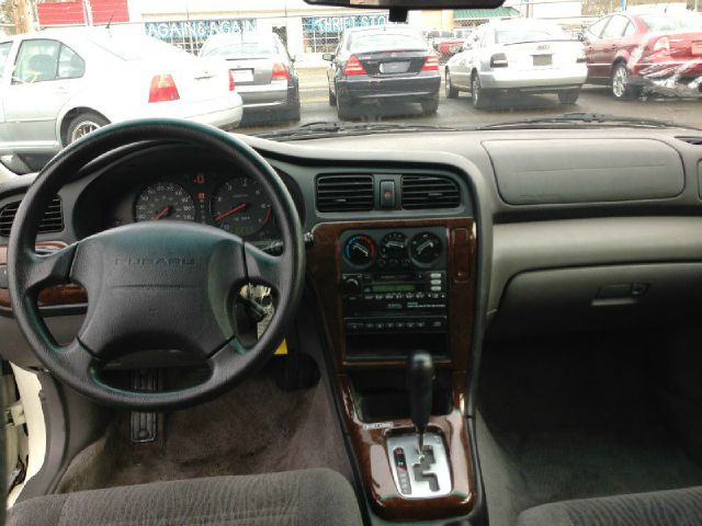 Subaru Outback 2000 photo 3