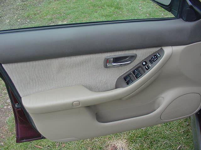 Subaru Outback 2000 photo 5