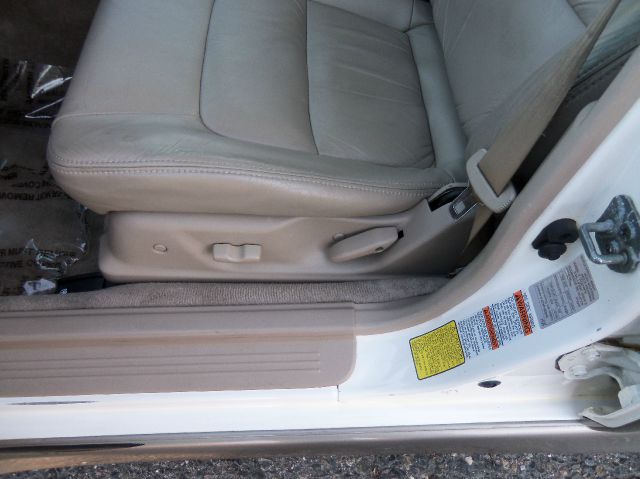 Subaru Outback 2001 photo 22