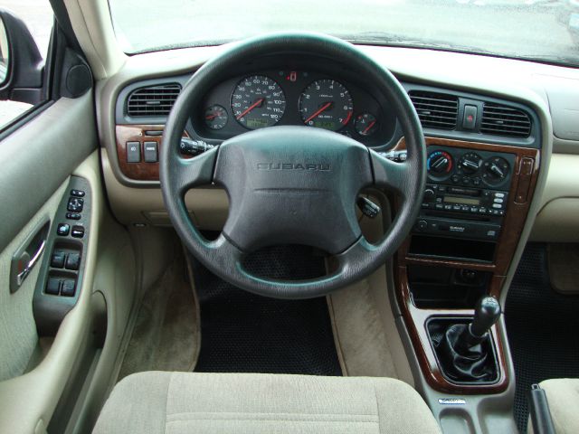 Subaru Outback 2001 photo 2