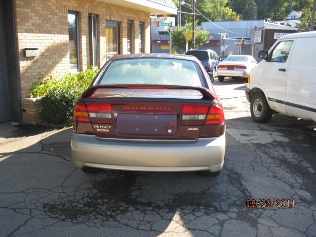 Subaru Outback 2001 photo 2