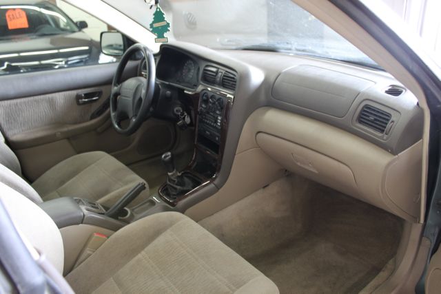 Subaru Outback 2001 photo 2