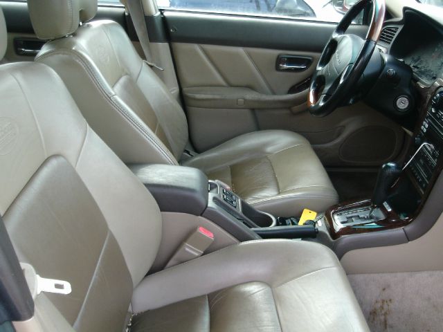 Subaru Outback 2001 photo 4