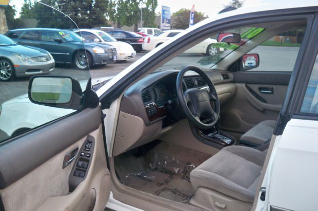 Subaru Outback 2001 photo 2