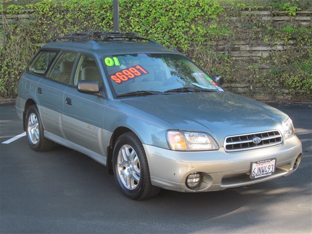 Subaru Outback 2001 photo 2