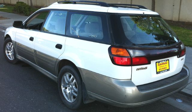 Subaru Outback 2001 photo 2