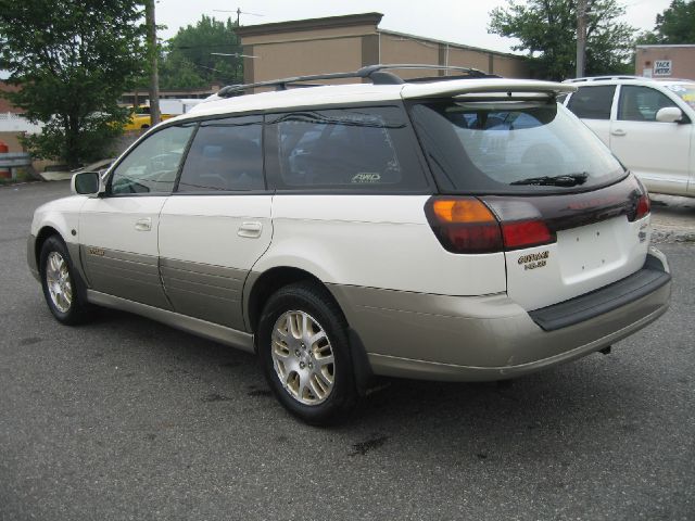 Subaru Outback 2002 photo 2