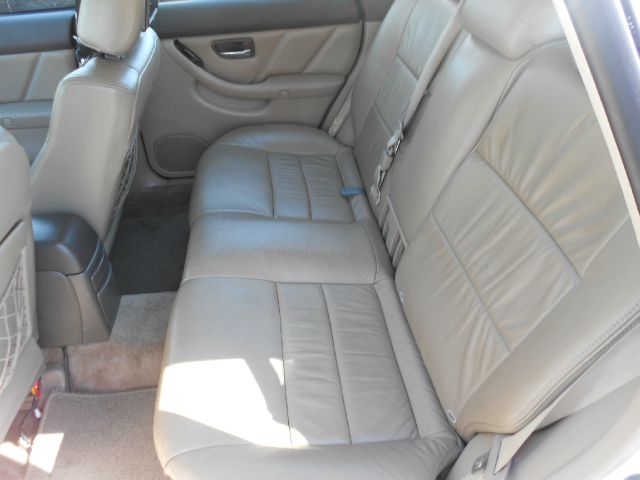 Subaru Outback 2002 photo 2